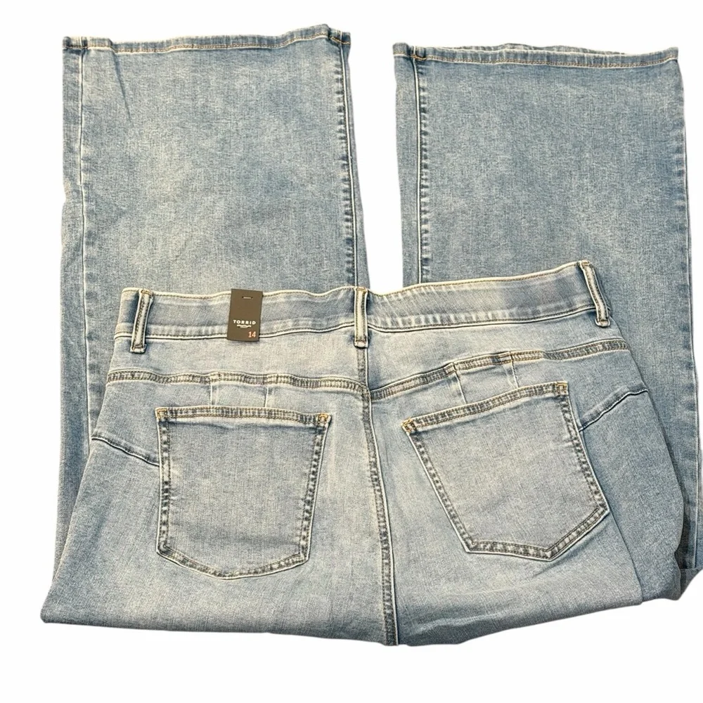 torrid Medium Blue Denim Bombshell Wide Leg Ankle Crop Jeans sz 14 - Picture 12 of 12